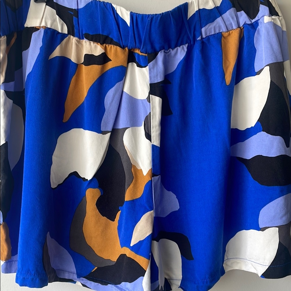 Nine West High Waist Blue and White Abstract Shorts - Picture 8 of 10